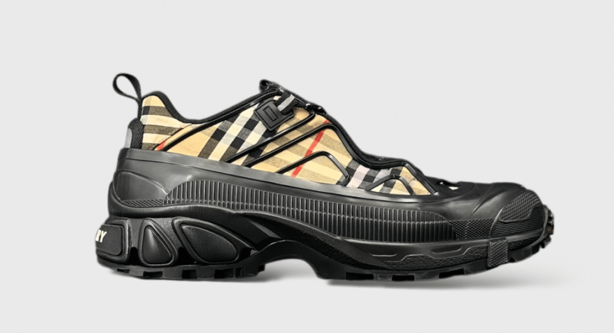 10166 Burberry Basket beige/noir 43