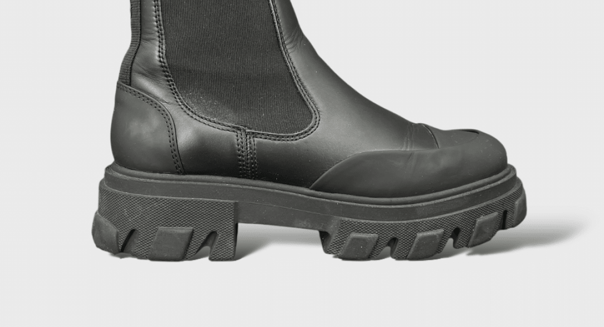 0000000304 Ganni Cleated Low Chelsea Noir 40